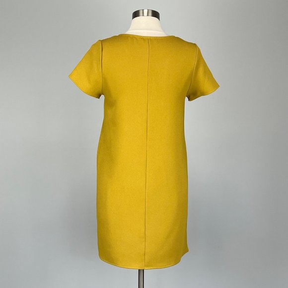 Everly Mustard Yellow Short Sleeve V Neck Shift Mini Dress size Small - Picture 6 of 9
